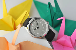 שעון קוורץ סולארי Vario 1945 A-11S בצבע אפור נשר